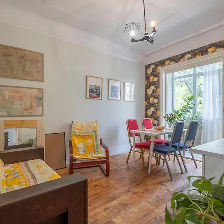 Handcrafted Apartment-25 Min Walk To Center-free Street Parking Apartment